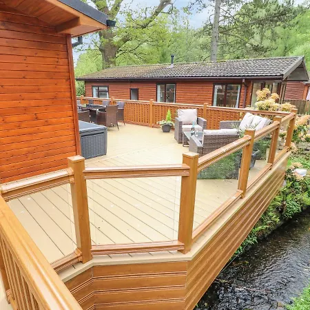 8 Waterside Wood Σπίτι διακοπών *