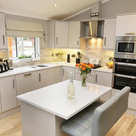 8 Waterside Wood * Windermere