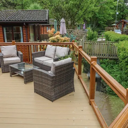 度假居 8 Waterside Wood 温德米尔